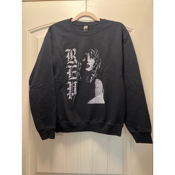 Gildan Taylor Swift Red Women Reputation Fleece Pullover Sweatshirt Size S Black - Picture 2 of 4